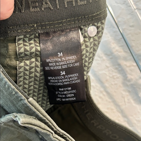 Weatherproof Men's Cargo Shorts in Forest Green - Picture 3 of 8